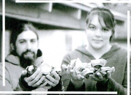 Washington Couple Collects Cans to Pay for Wedding 